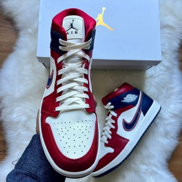 Air Jordan 1 Mid USA (2022) Women's Size 7.5 "DQ7648 600" - Picture 1 of 4
